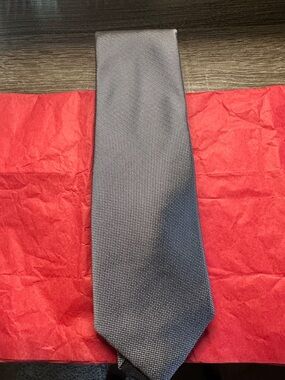 Calvin Klein Gray Micro-Pattern Men’s Tie